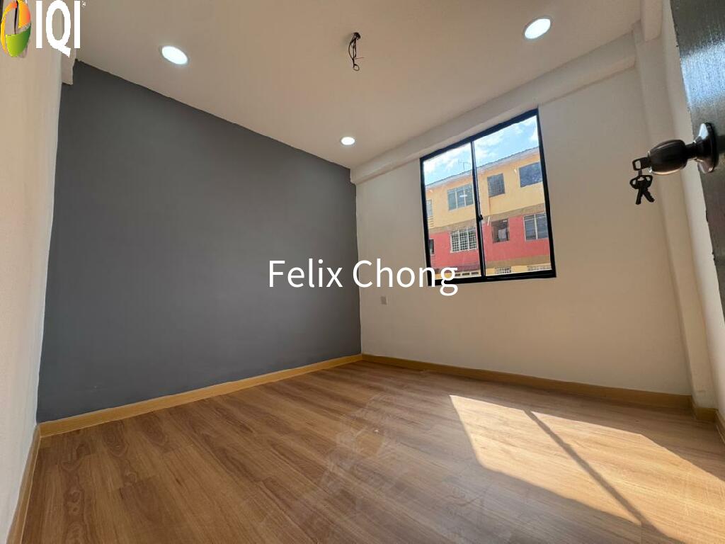Temenggong Low Cost Flat,Level 3,Fully Renovated,Kulai,Corner image