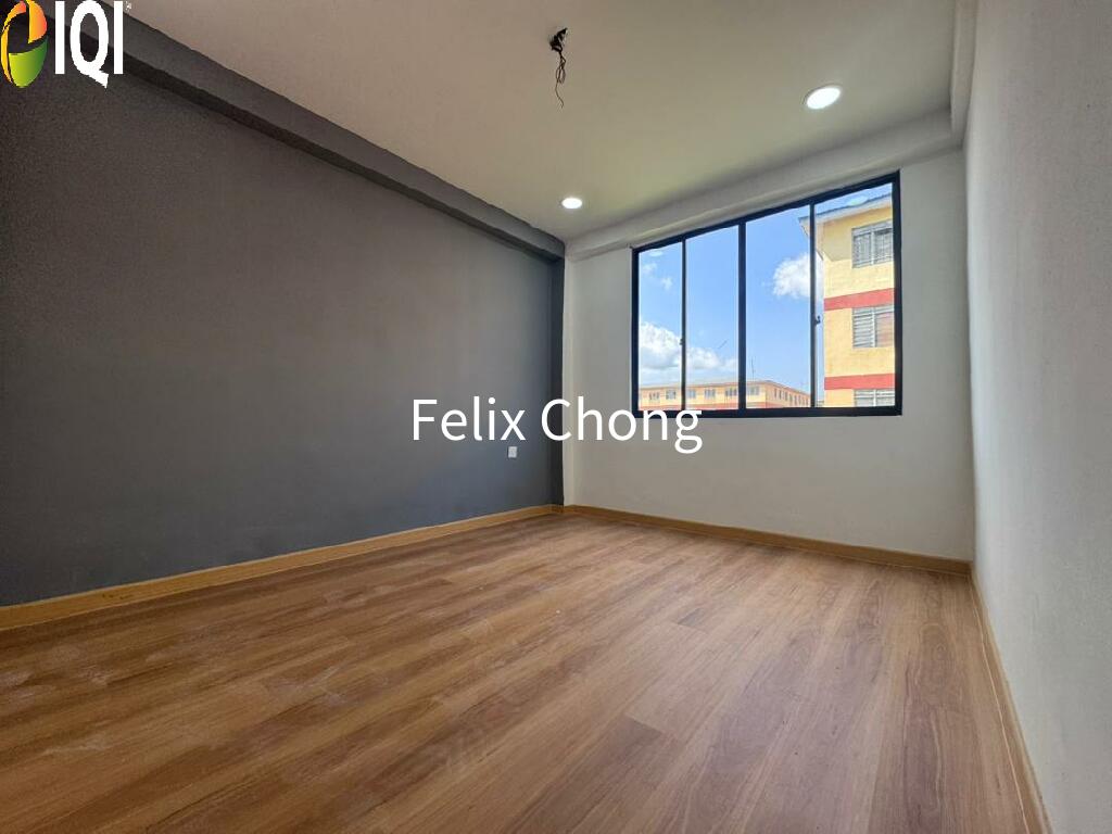 Temenggong Low Cost Flat,Level 3,Fully Renovated,Kulai,Corner image