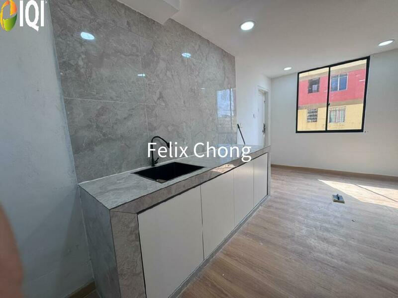 Temenggong Low Cost Flat,Level 3,Fully Renovated,Kulai,Corner