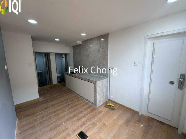 Temenggong Low Cost Flat,Level 3,Fully Renovated,Kulai,Corner image