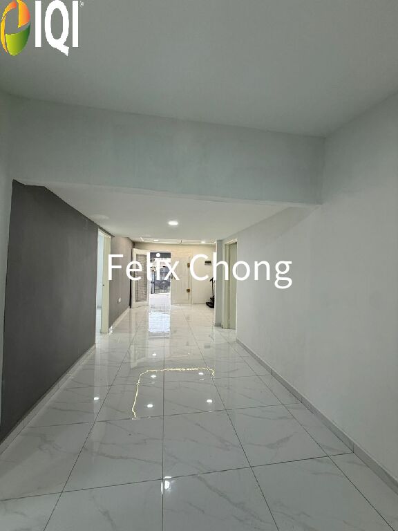 Taman Mount Austin 2 Sty Low Cost Corner,Mutiara Emas,Johor Bahru,Renovated image