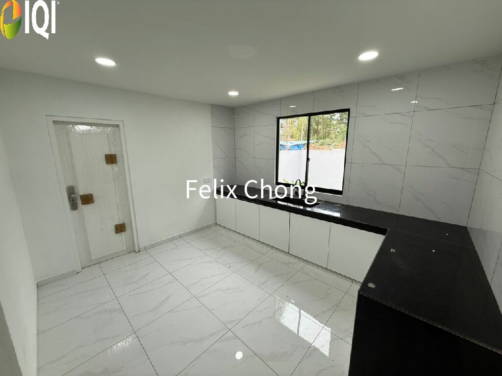Taman Mount Austin 2 Sty Low Cost Corner,Mutiara Emas,Johor Bahru,Renovated image