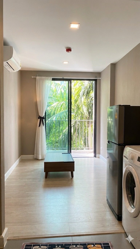 Metro Luxe Riverfront Rattanatibet image