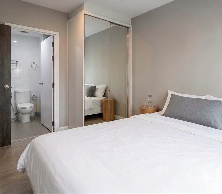 Metro Luxe Riverfront Rattanatibet image