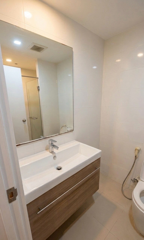 Metro Luxe Riverfront Rattanatibet image