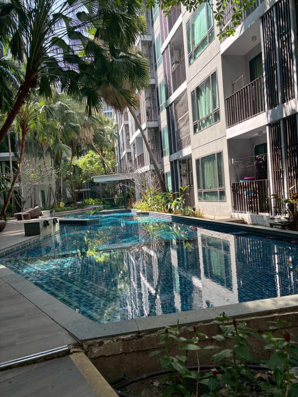 Metro Luxe Riverfront Rattanatibet image