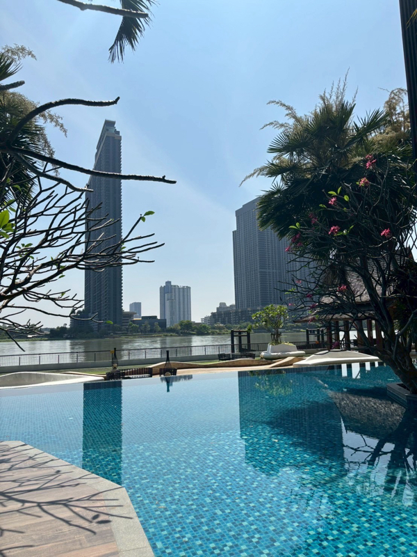 Metro Luxe Riverfront Rattanatibet image