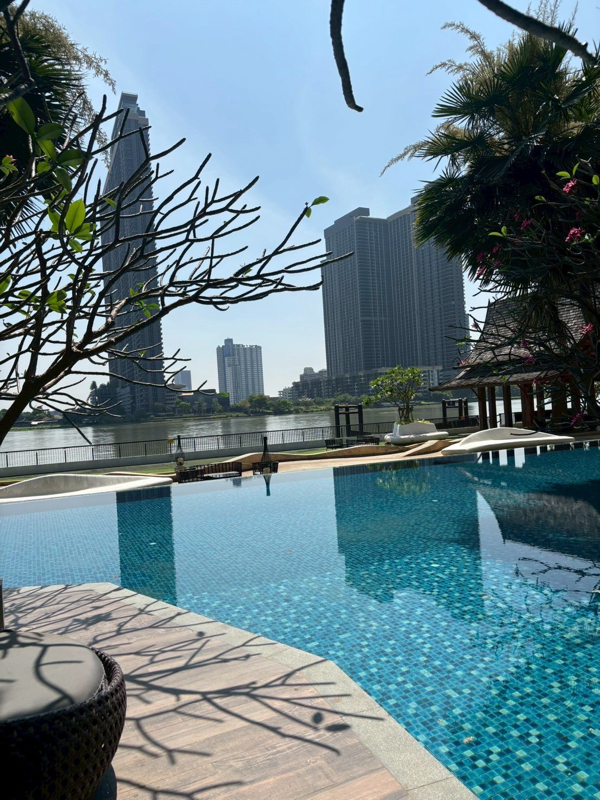 Metro Luxe Riverfront Rattanatibet image