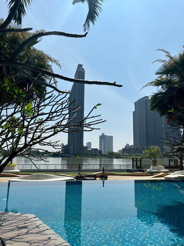 Metro Luxe Riverfront Rattanatibet image