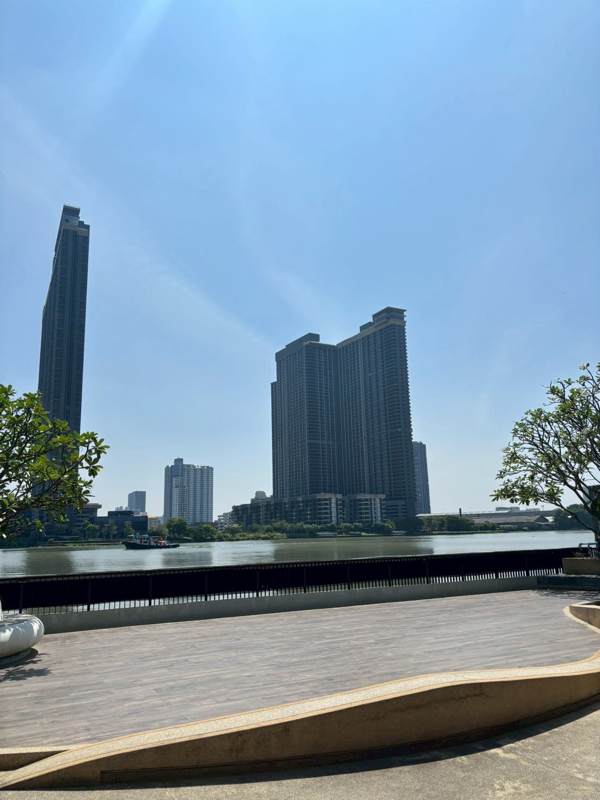 Metro Luxe Riverfront Rattanatibet image