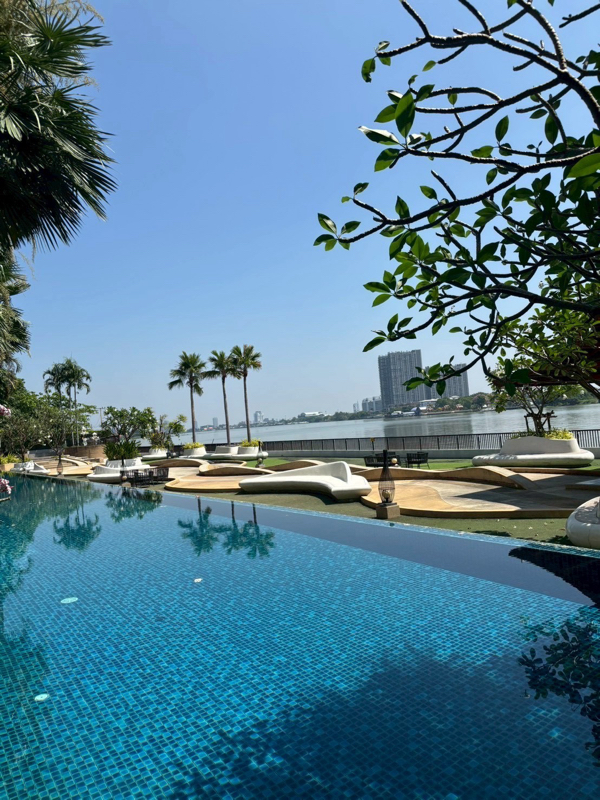 Metro Luxe Riverfront Rattanatibet image