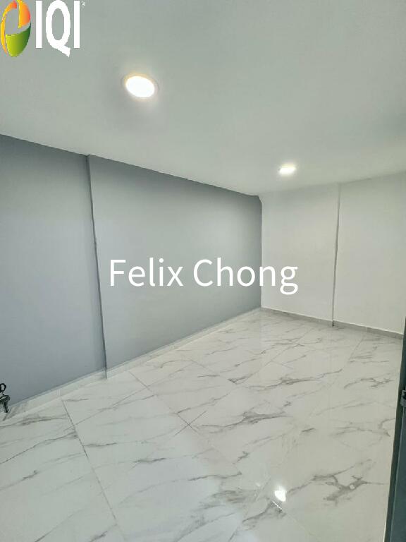 Taman Rinting 2 Sty Low Cost Endlot,Jalan Geharu,Masai,Renovated image