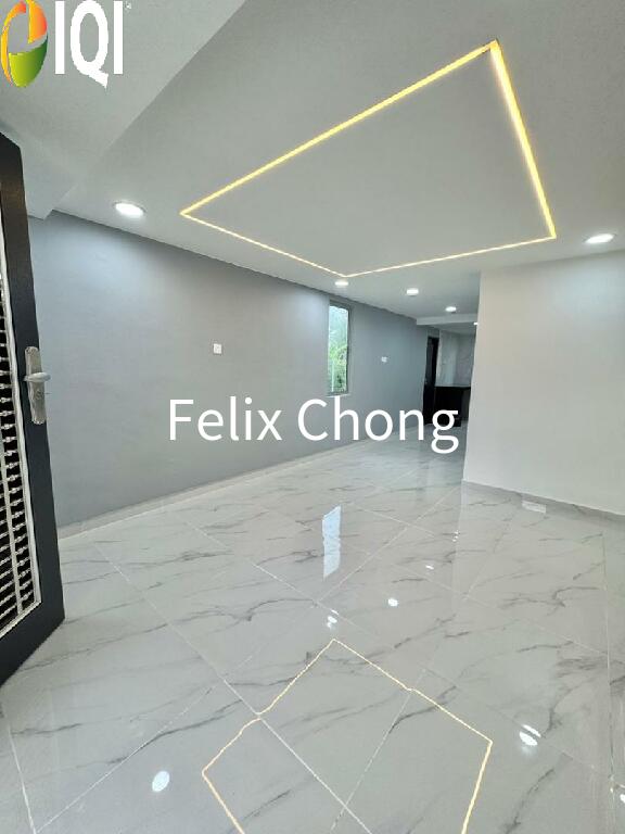 Taman Rinting 2 Sty Low Cost Endlot,Jalan Geharu,Masai,Renovated image