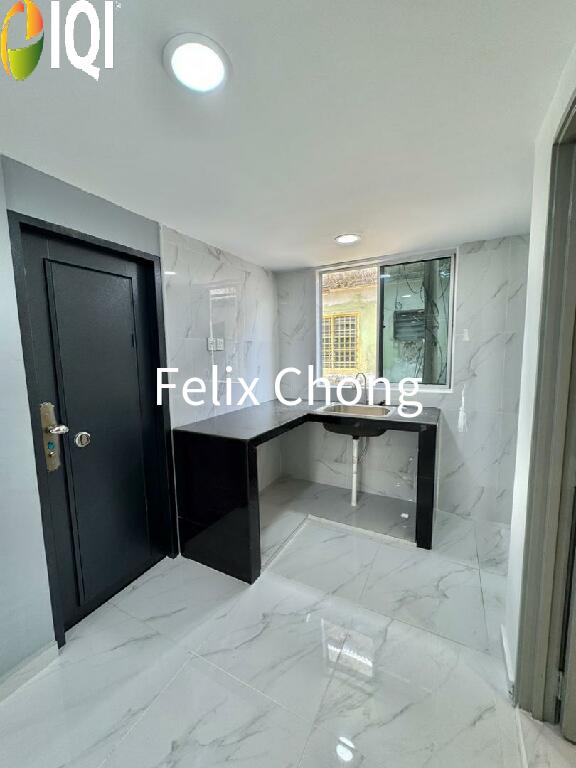 Taman Rinting 2 Sty Low Cost Endlot,Jalan Geharu,Masai,Renovated image