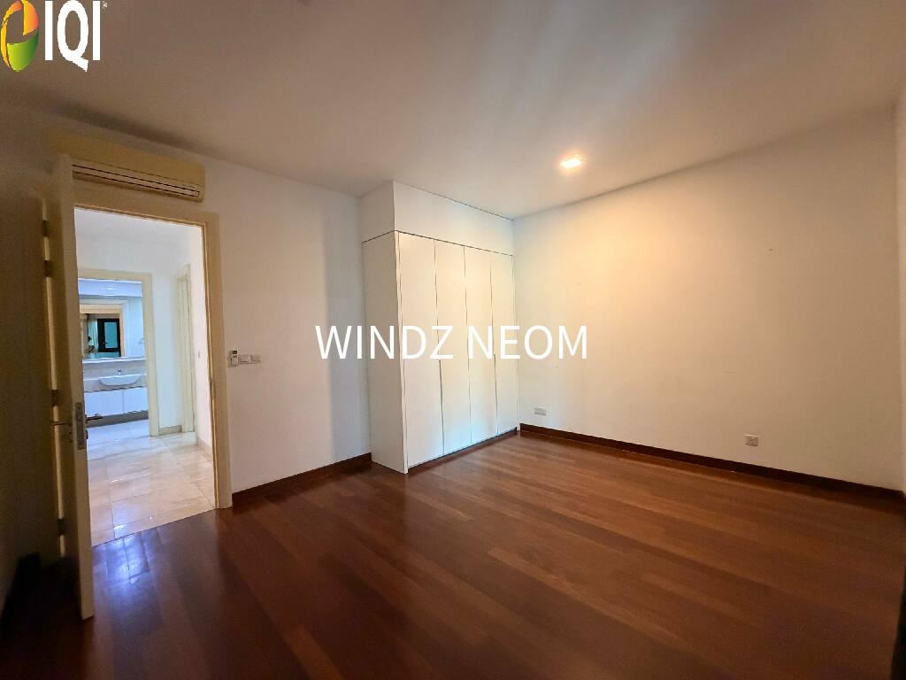 Sastra U-Thant image