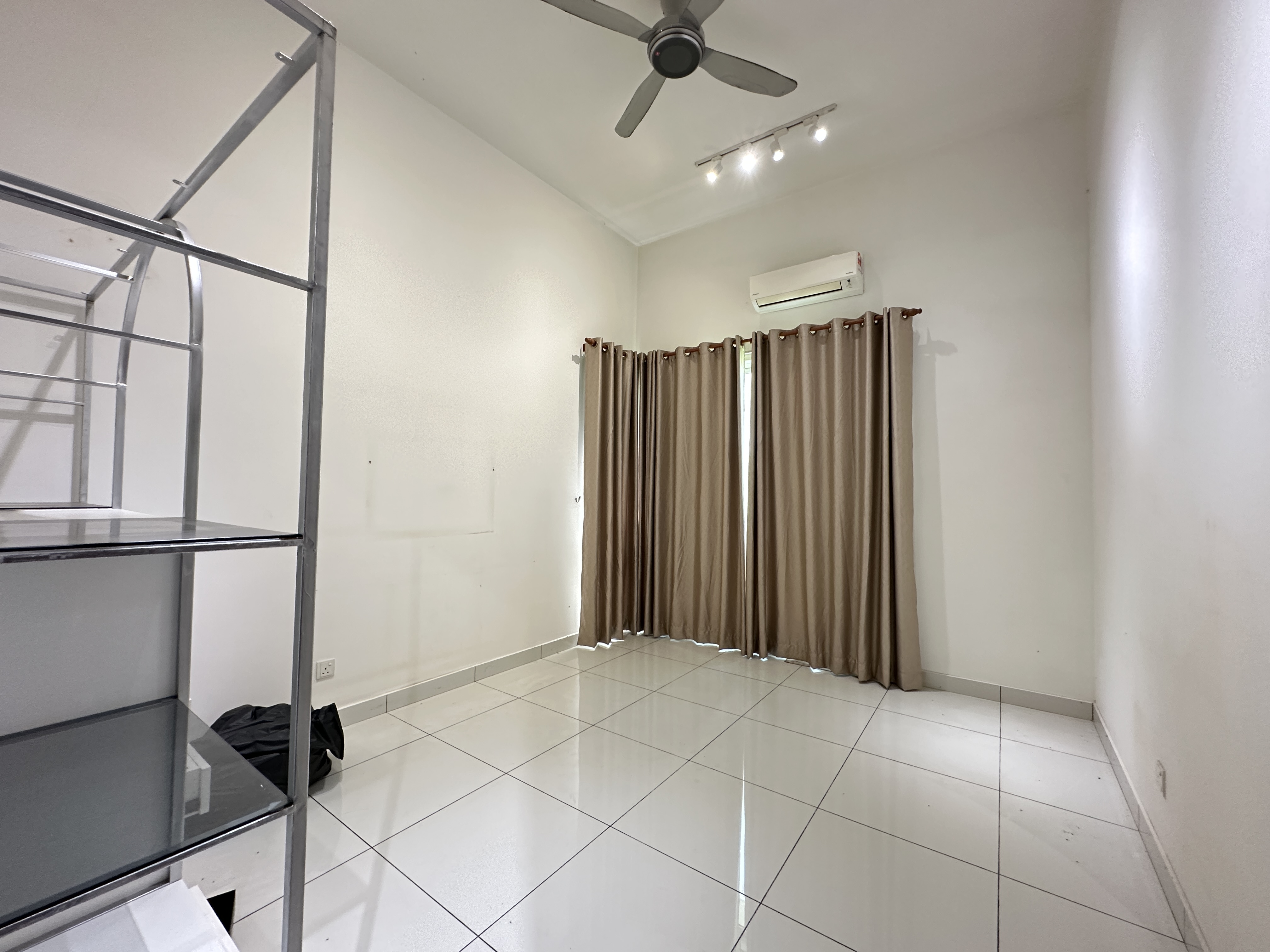 Ambang Botanic 2 image