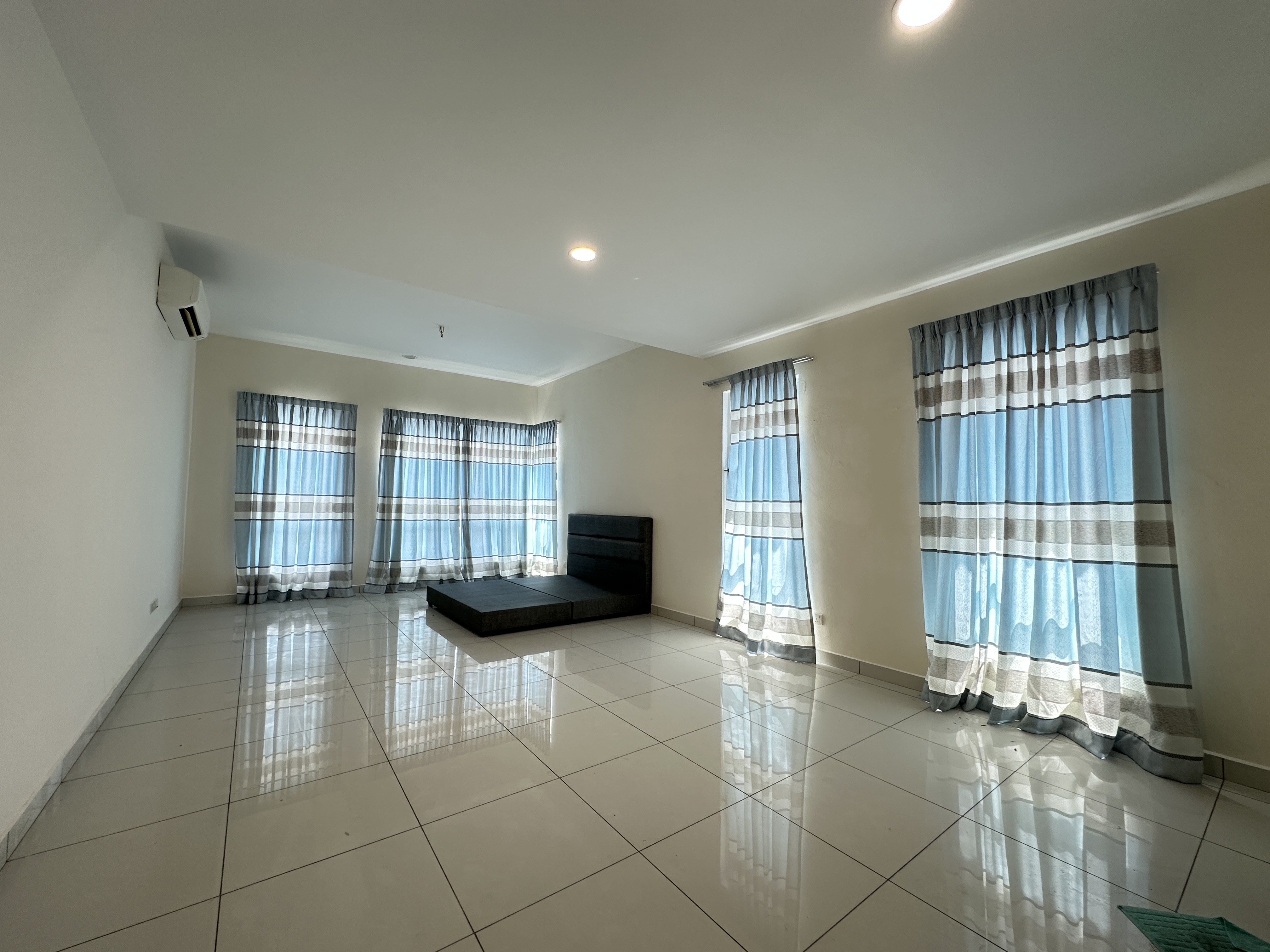 Ambang Botanic 2 image