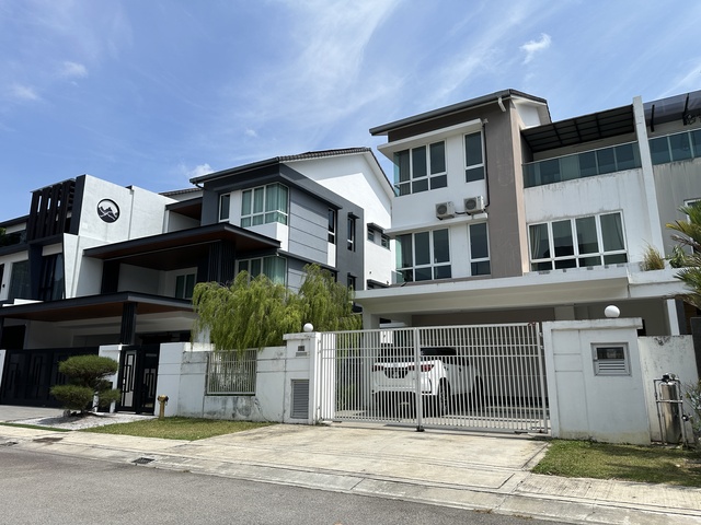 Ambang Botanic 2 image