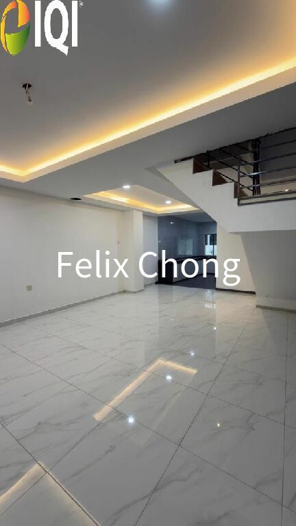 Kelapa Sawit Double Storey Terrace,Scientex,Kulai,Renovated,Extend,Bumi image