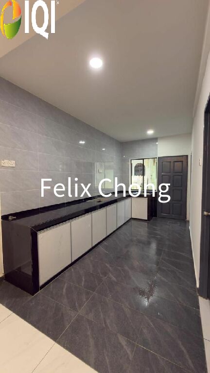 Kelapa Sawit Double Storey Terrace,Scientex,Kulai,Renovated,Extend,Bumi image