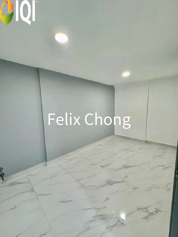 Taman Rinting 2 Sty Low Cost Endlot,Jalan Geharu,Masai,Renovated,Extend image