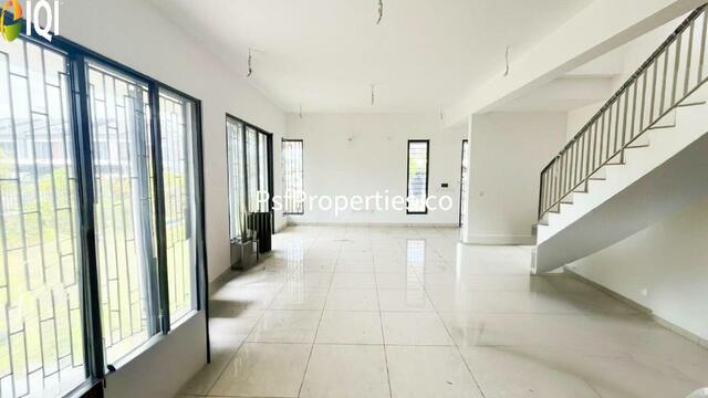 Elmina Green 3 image