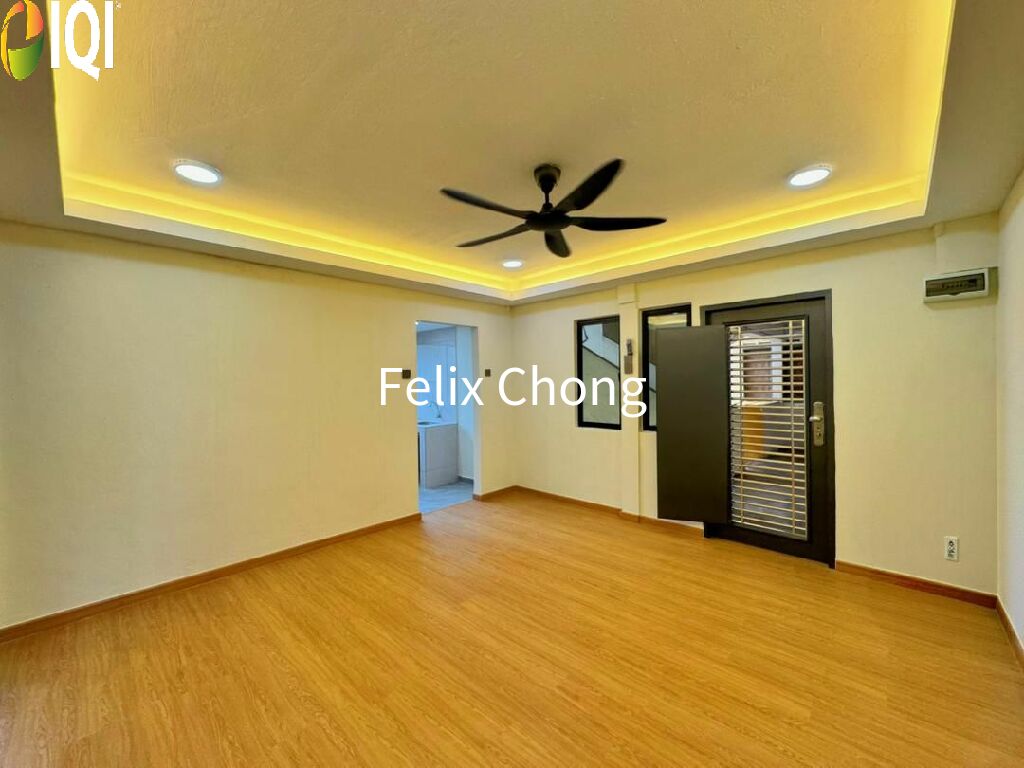 Bandar Selesa Jaya Low Cost Flat,Skudai,Level 3,Renovated,Full Loan image