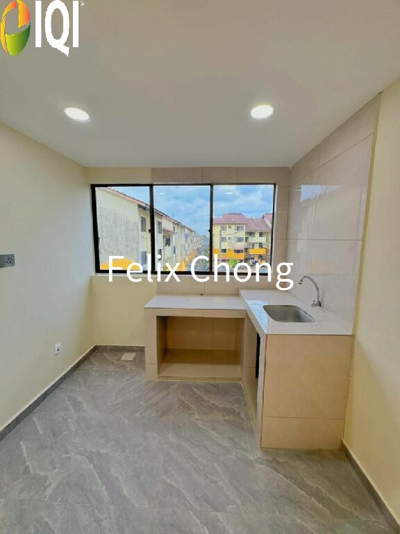 Bandar Selesa Jaya Low Cost Flat,Skudai,Level 3,Renovated,Full Loan image