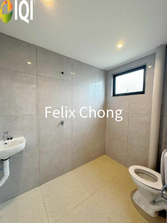 Bandar Selesa Jaya Low Cost Flat,Skudai,Level 3,Renovated,Full Loan image