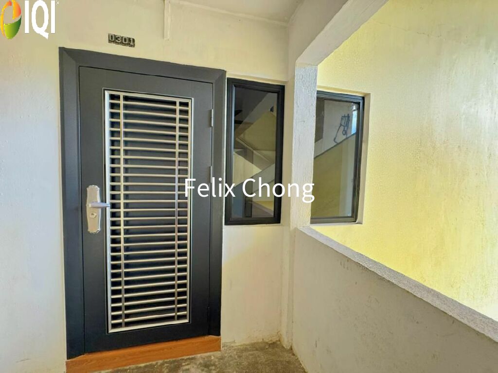 Bandar Selesa Jaya Low Cost Flat,Skudai,Level 3,Renovated,Full Loan image