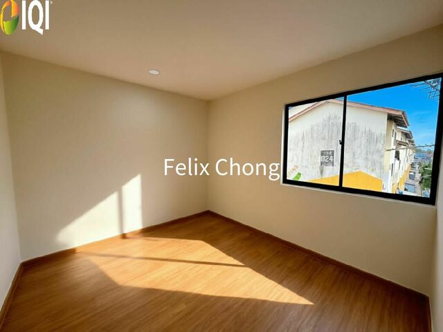 Bandar Selesa Jaya Low Cost Flat,Skudai,Level 3,Renovated,Full Loan image