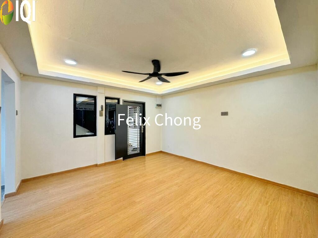 Bandar Selesa Jaya Low Cost Flat,Skudai,Level 3,Renovated,Full Loan image