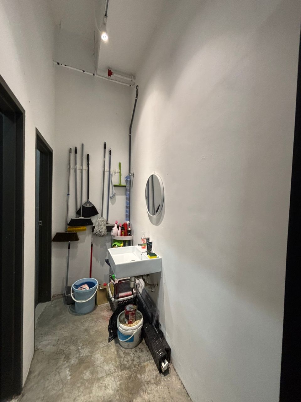 Q Avenue, Queensville image