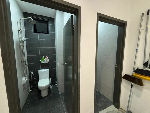 Q Avenue, Queensville image