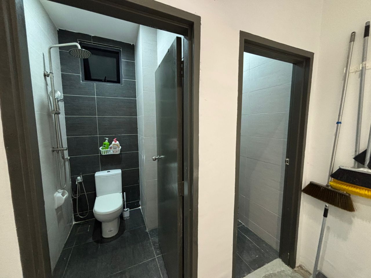 Q Avenue, Queensville image