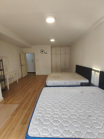 Marina Court image