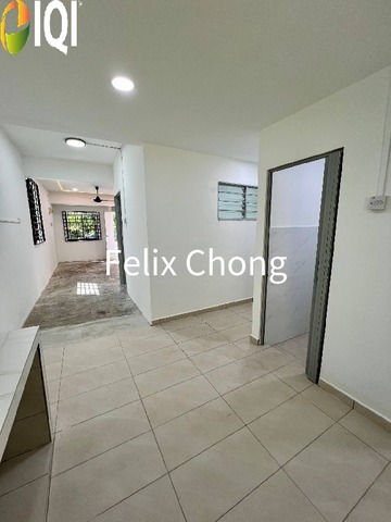 Taman Sri Sentosa 2 Sty Low Cost Corner Lot,Jalan Sentosa,Kulai,Renovated image