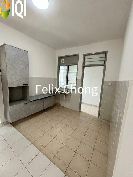 Taman Seri Molek Perdana Apartment,Renovated,Level 7 with Lift