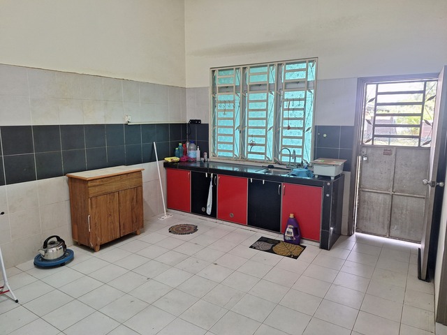 SINGLE STOREY SEMI -D image