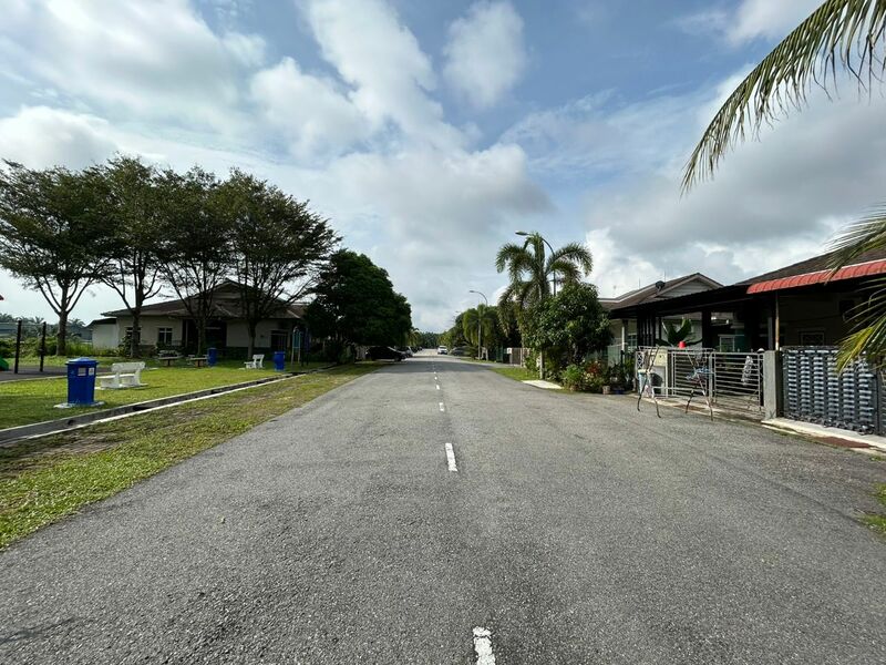 SINGLE STOREY SEMI -D