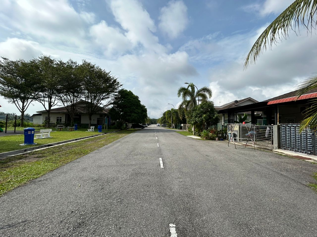 SINGLE STOREY SEMI -D image