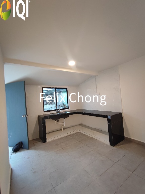 Kampung Kiambang 1 Sty Low Cost,Jalan Melor,Ulu Tiram,Renovated,Full Loan image