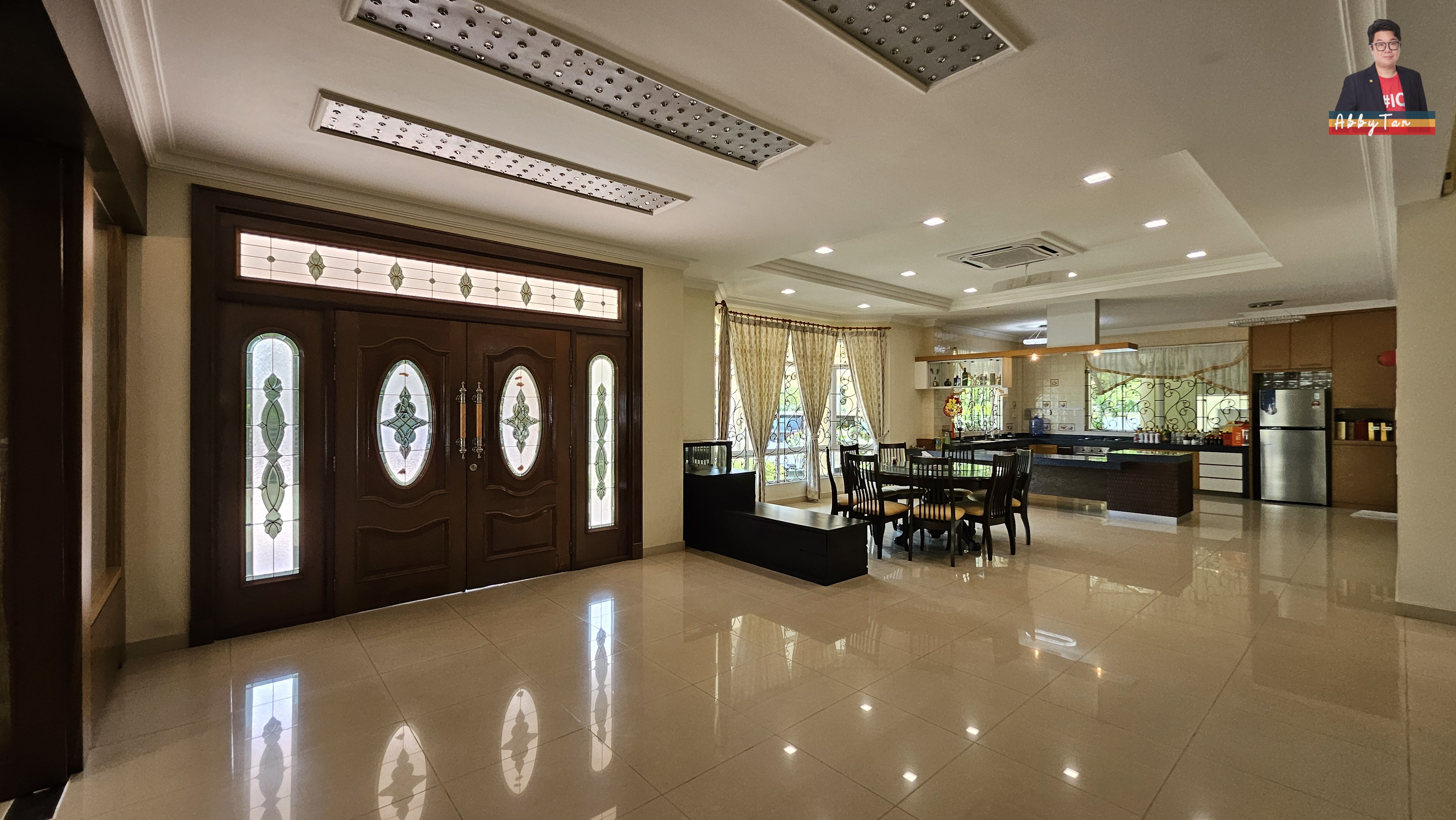 Prestige Bungalow in Kolombong | Big Land 18,038 sqft, Private Family Living image