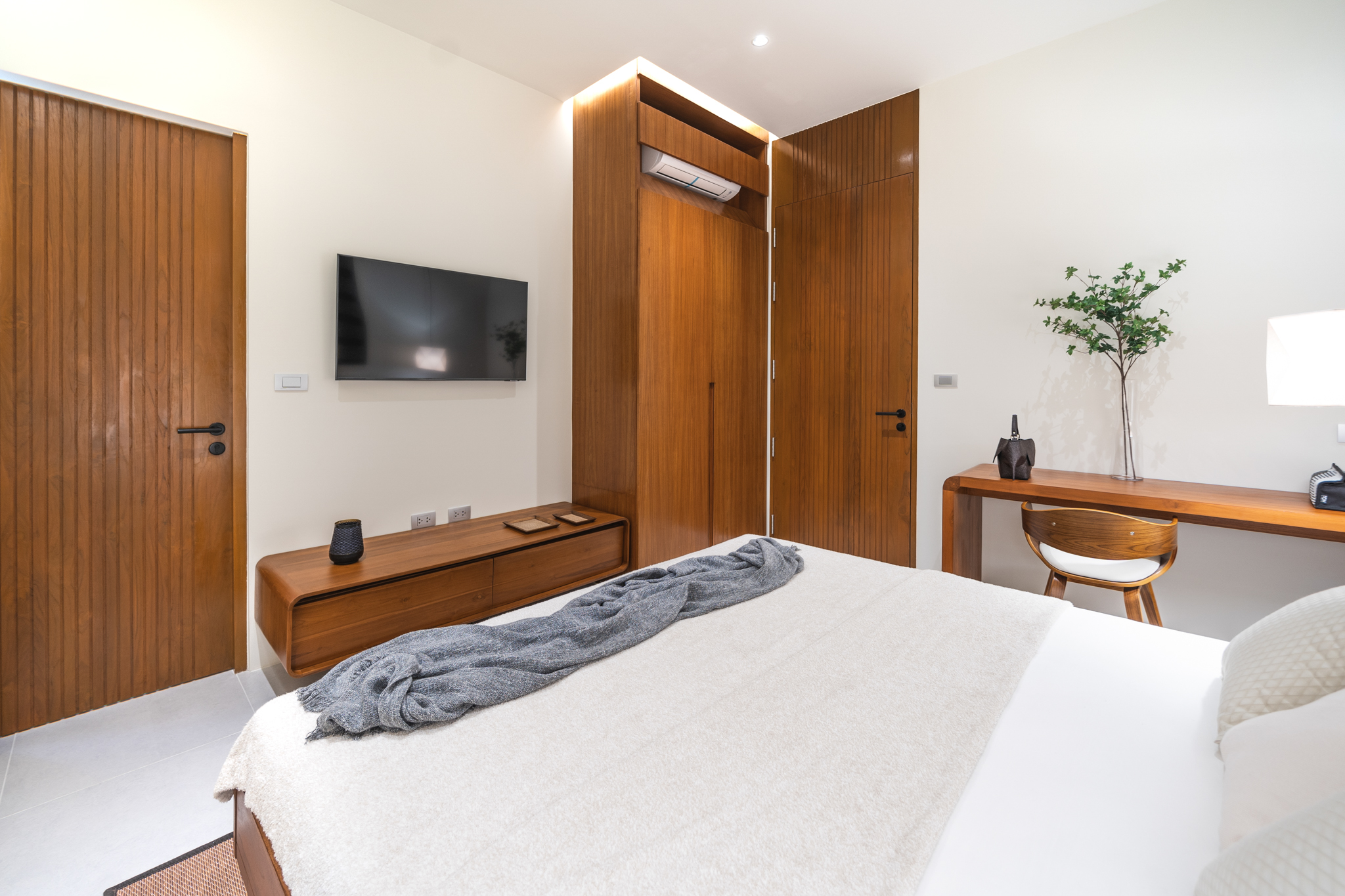 A fully furnished, ready-to-move-in villa in Phuket’s top investment zone. image