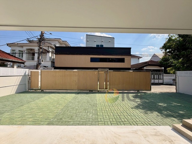 For Sale/Rent: Custom-Built 2-Story Detached House in Ratchada Niwet 14, Minimalist Modern Style, in the Heart of Ratchada image