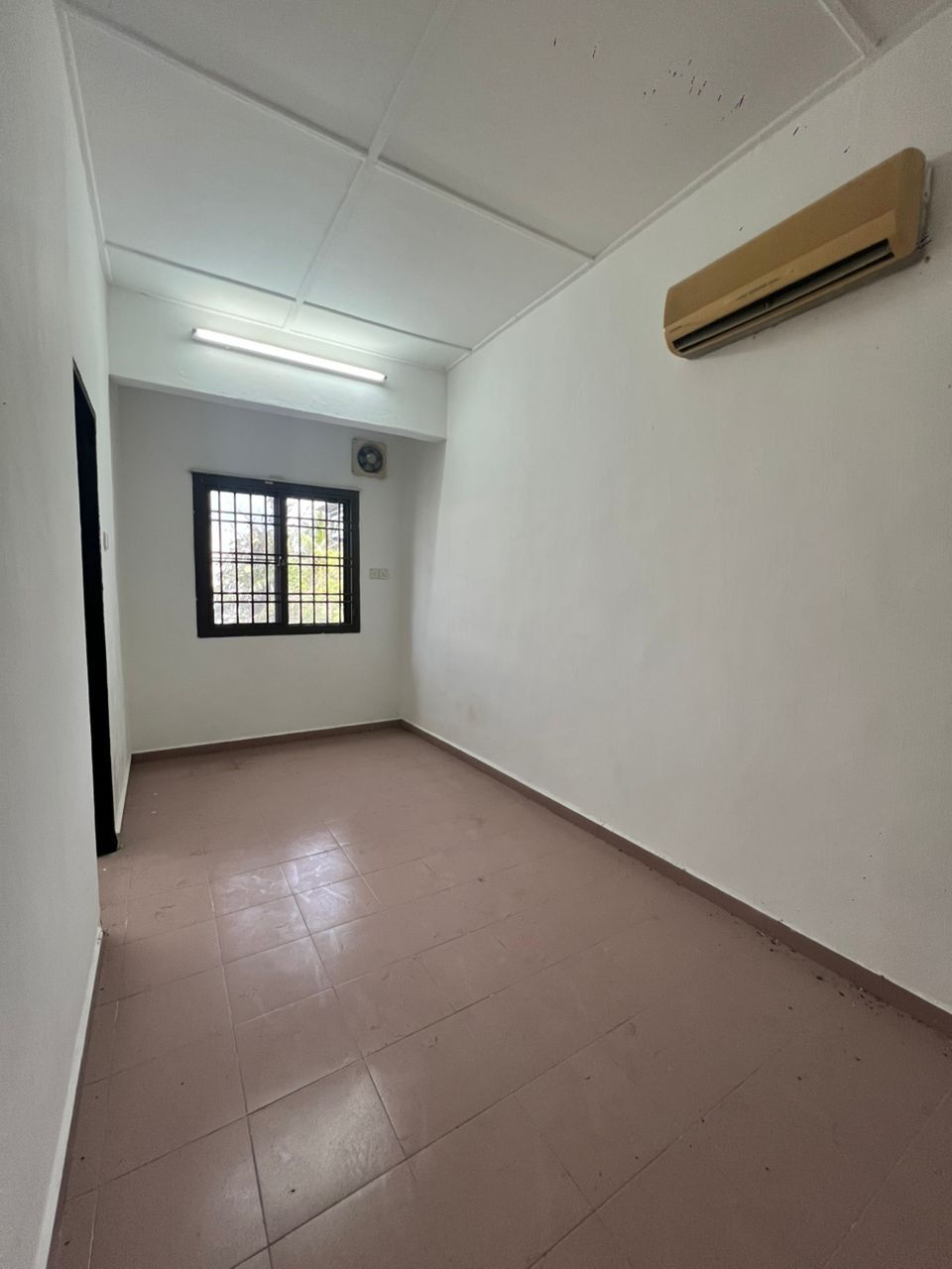 Taman Guru 2 Sty Corner Lot,Jalan Kerapu,Kota Tinggi,Full Loan,Renovated image