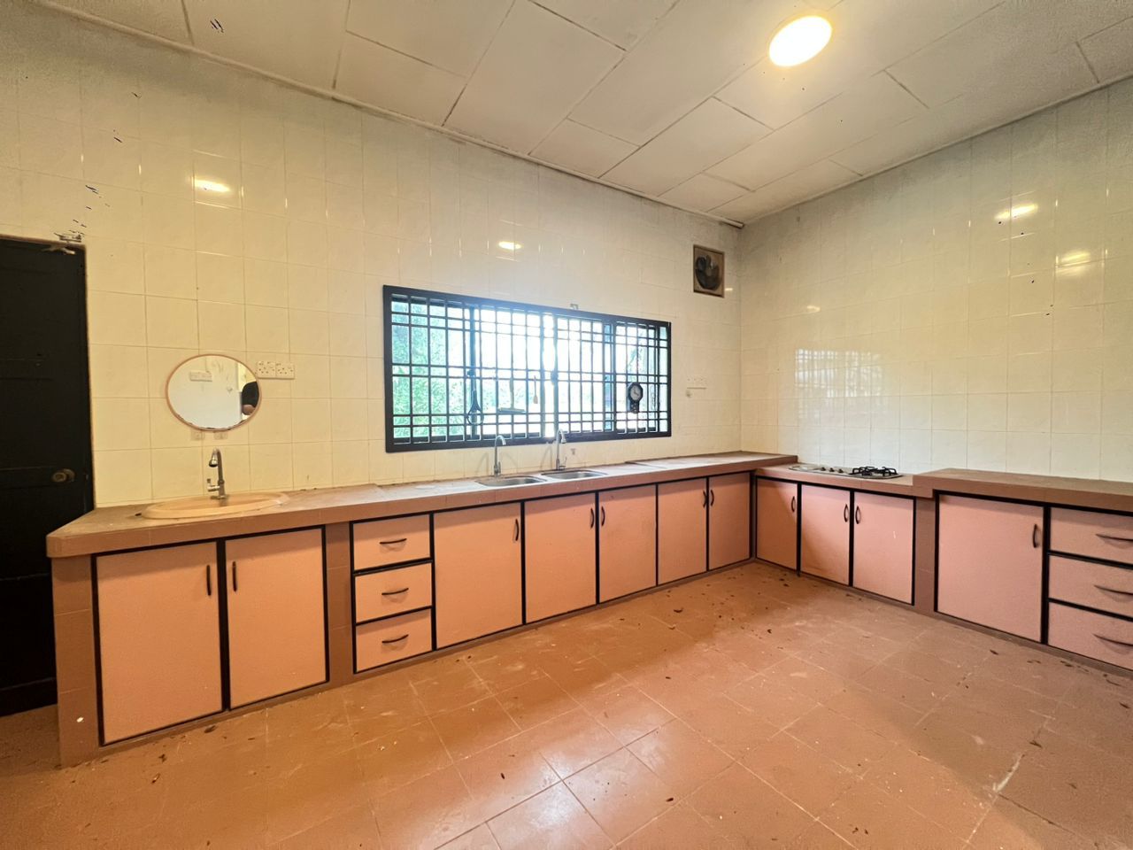 Taman Guru 2 Sty Corner Lot,Jalan Kerapu,Kota Tinggi,Full Loan,Renovated image