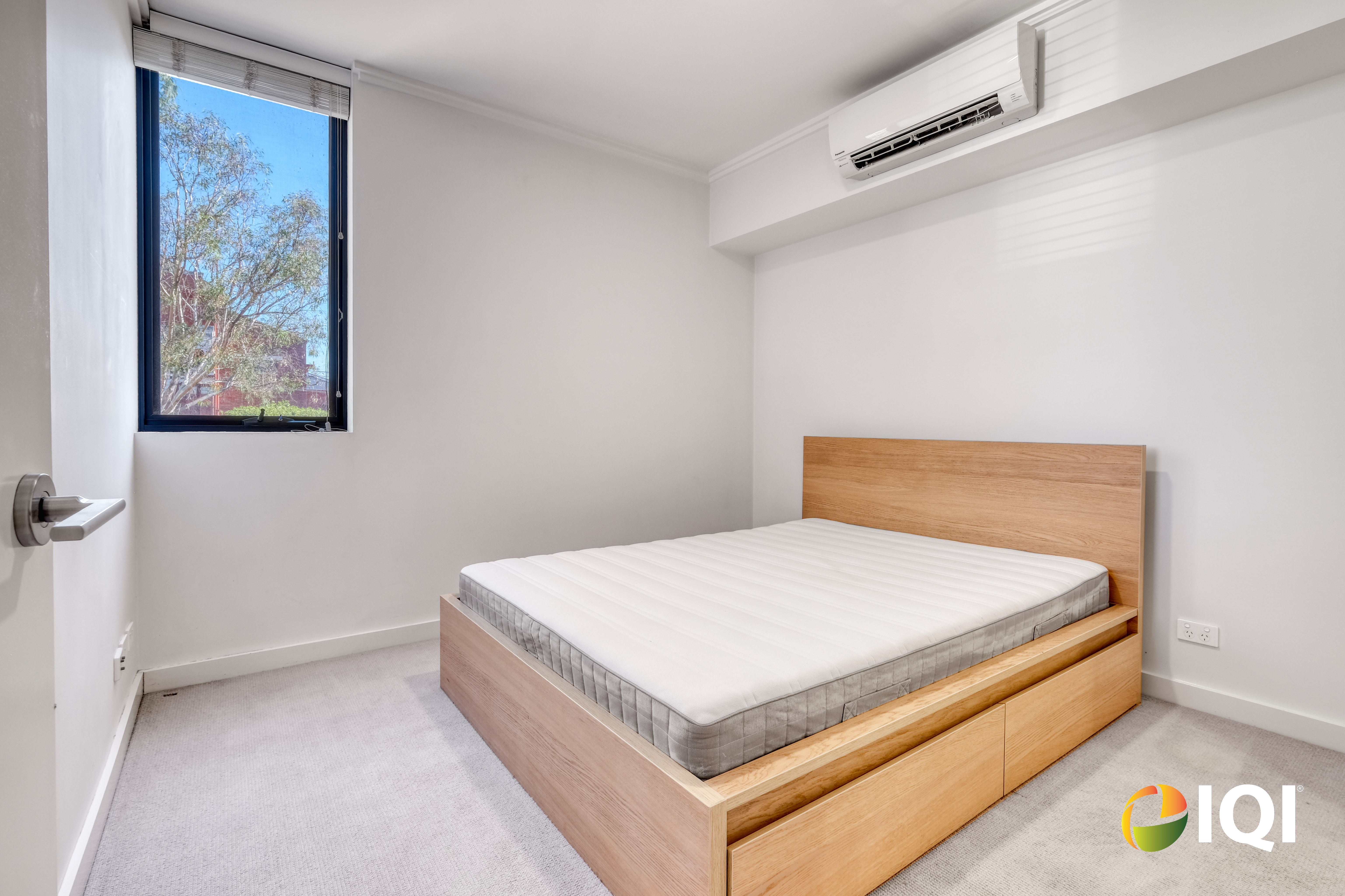 Modern Inner-City Living in a Quiet Pocket Near Hyde Park image