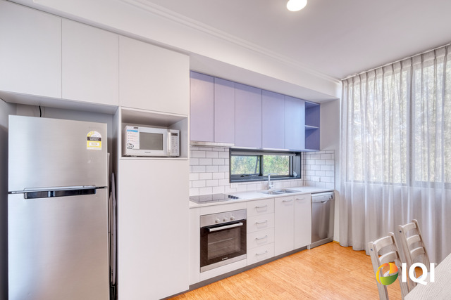 Modern Inner-City Living in a Quiet Pocket Near Hyde Park image