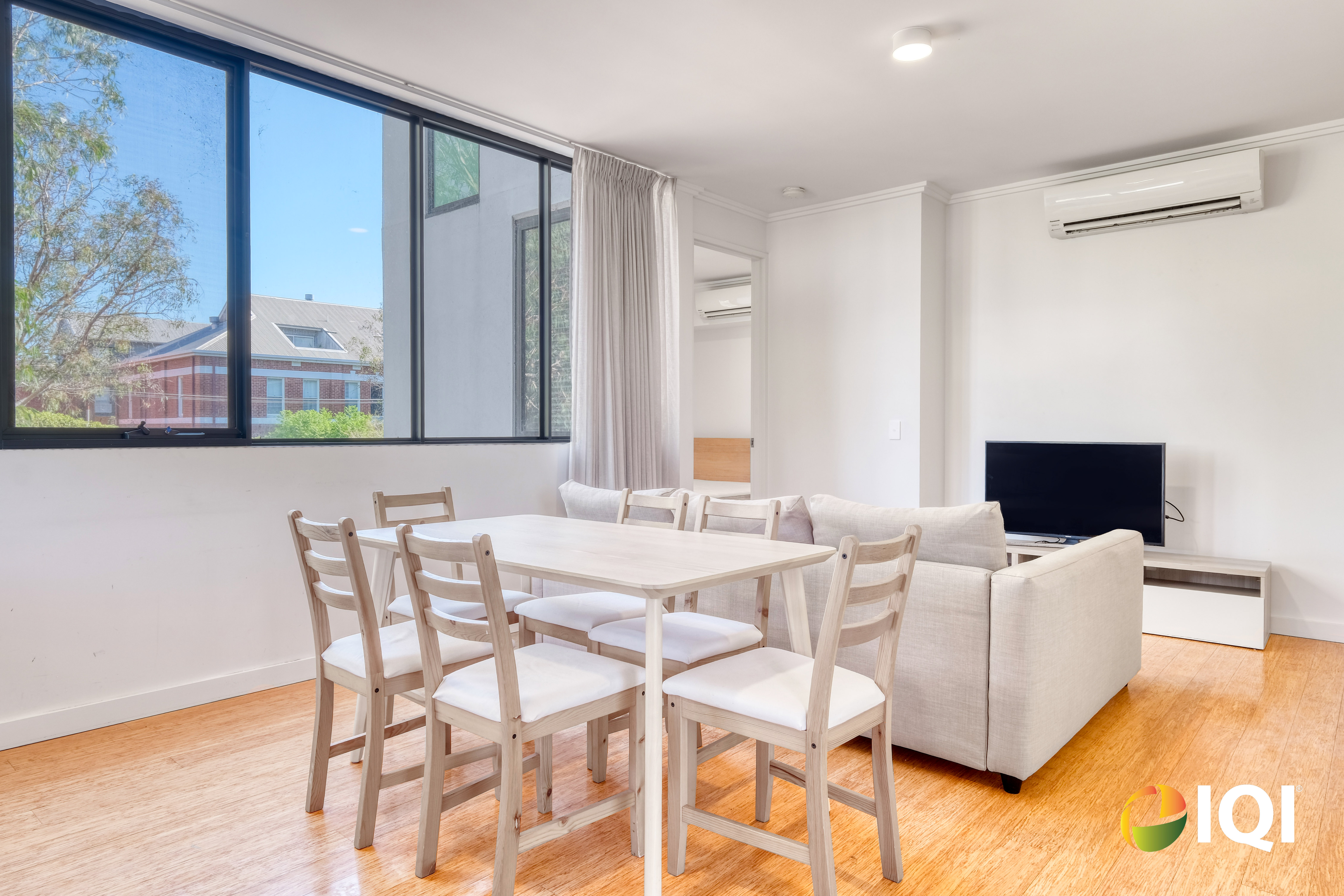 Modern Inner-City Living in a Quiet Pocket Near Hyde Park image